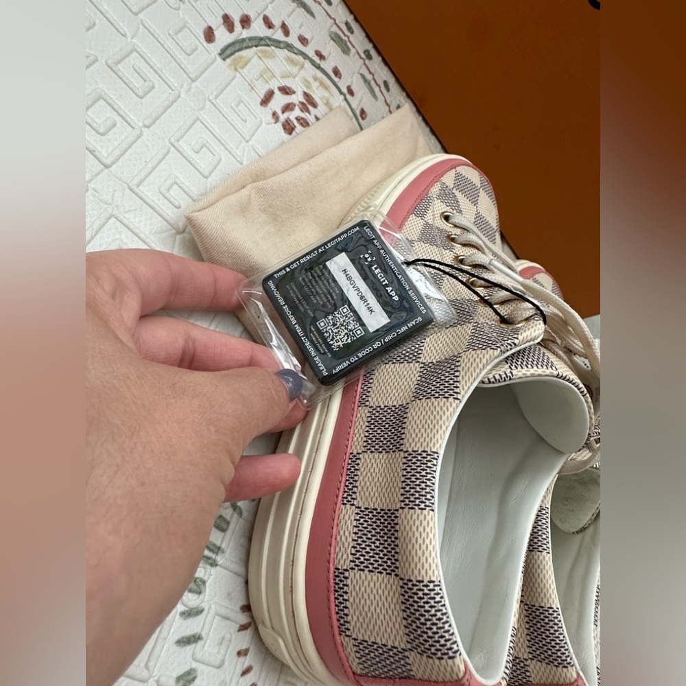 Louis Vuitton Damier Azur Sneakers - Picture 8 of 9